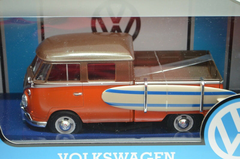 1:24 1966 Volkswagen-Type 2 T1 Pickup With Surf Board MotorMax