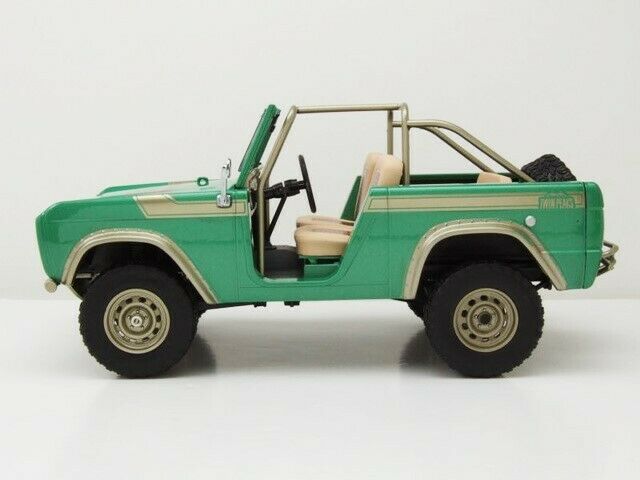 1:18 Scale 1976 Ford Bronco Jeep Green Greenlight Artisan Collection